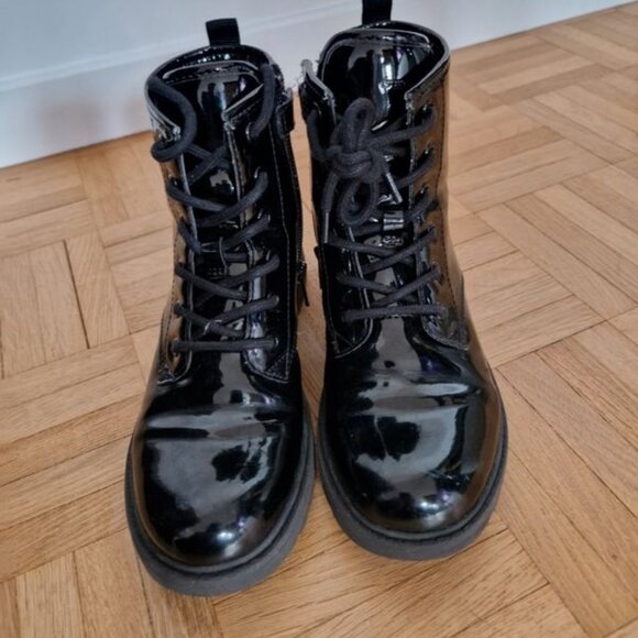 GEOX "Casey" Black Ankle Boots - Picture 2 of 3